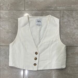 Zara Cream Button-Down Crop Vest with Tortoiseshell Buttons